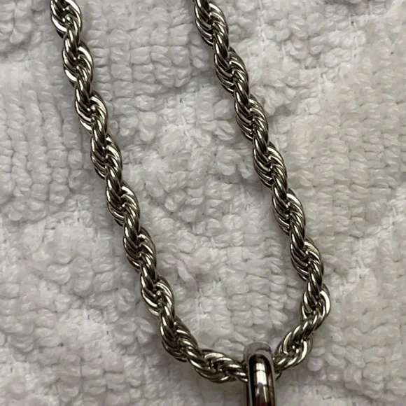 New, Without Tags, Betsy Johnson Long Neclace with Large Chrystal Pendant. - Picture 15 of 16